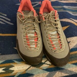 La sportiva approach shoe